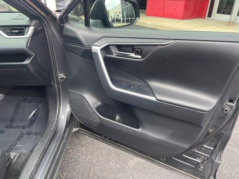 Used 2019 Toyota RAV4 XSE AWD/4WD image 6