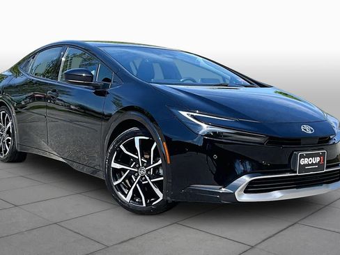 Used 2023 Toyota Prius Prime Premium FWD image 3