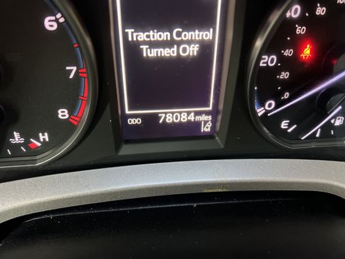 Used 2018 Toyota RAV4 LE FWD image 18