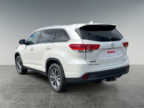 Used 2019 Toyota Highlander XLE AWD/4WD image 3