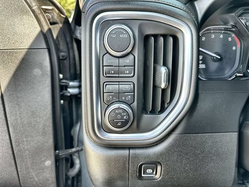 Used 2022 GMC Sierra 1500 AT4 w/ AT4 Preferred Package AWD/4WD image 18