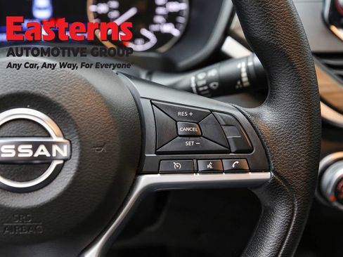 Used 2025 Nissan Altima 2.5 SV FWD image 16