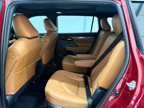 Used 2020 Toyota Highlander Limited Platinum image 16