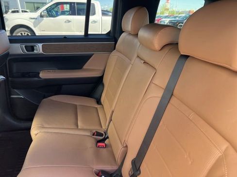 Used 2025 Hyundai Santa Fe Limited AWD/4WD image 9