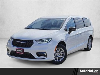 New 2025 Chrysler Pacifica Select