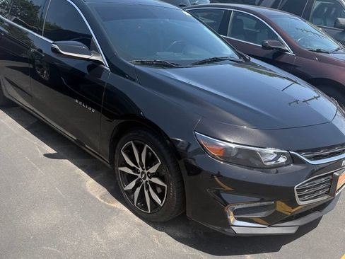 Used 2018 Chevrolet Malibu LT w/ Leather Package FWD image 9