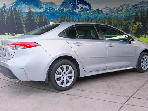 Used 2023 Toyota Corolla LE image 6