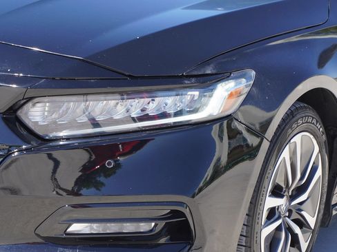 Used 2019 Honda Accord Touring image 2