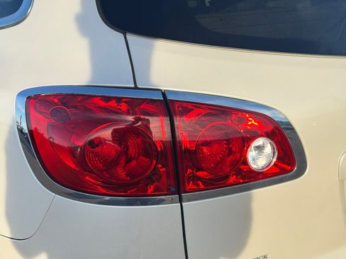 Used 2011 Buick Enclave CXL image 27