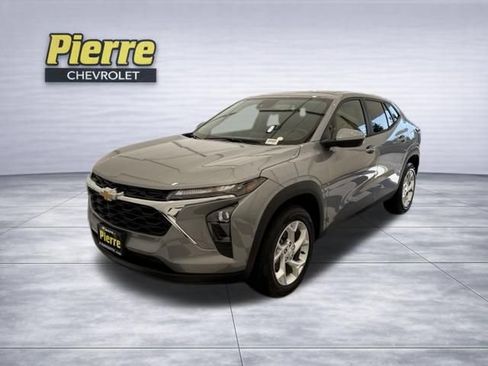 New 2026 Chevrolet Trax LS w/ LS Convenience Package FWD image 1