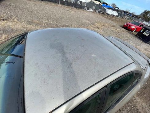 Used 2001 Pontiac Bonneville SE image 10