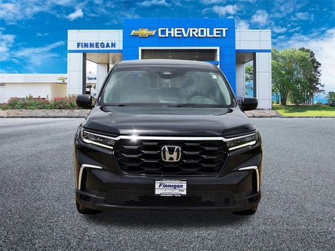 Used 2023 Honda Pilot LX image 2