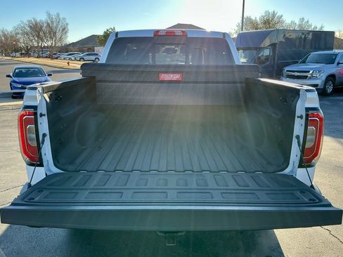 Used 2017 GMC Sierra 1500 SLT w/ SLT Premium Package image 18
