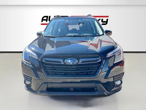 Used 2023 Subaru Forester Limited AWD/4WD image 2