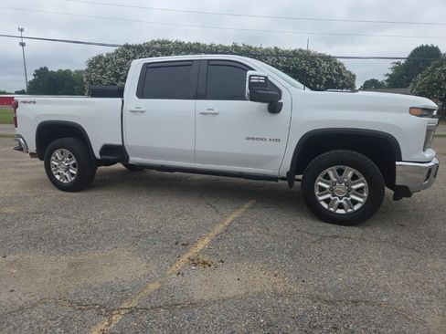Used 2024 Chevrolet Silverado 2500 LT AWD/4WD image 13
