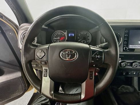 Certified 2020 Toyota Tacoma TRD Off-Road AWD/4WD image 12