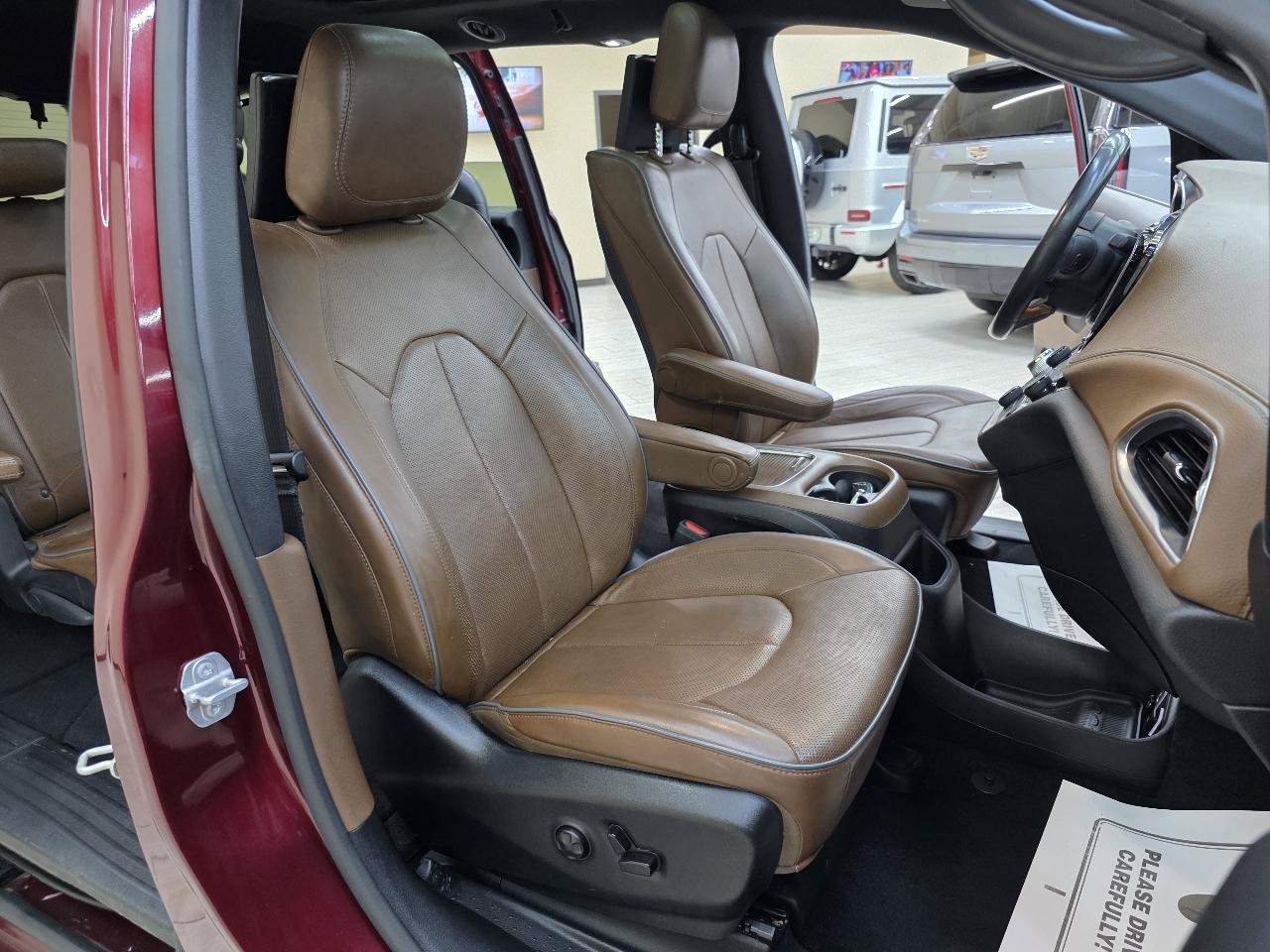 Used 2020 Chrysler Pacifica Limited w/ Advanced Safetytec Group FWD image 21