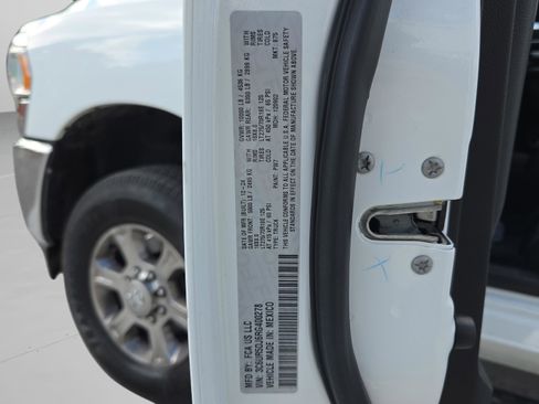 Used 2024 RAM 2500 Big Horn w/ Bed Utility Group image 9