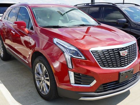 Used 2025 Cadillac XT5 Premium Luxury FWD image 3