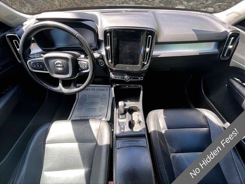 Used 2021 Volvo XC40 T4 Momentum FWD image 13