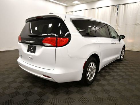 Used 2023 Chrysler Voyager LX image 8