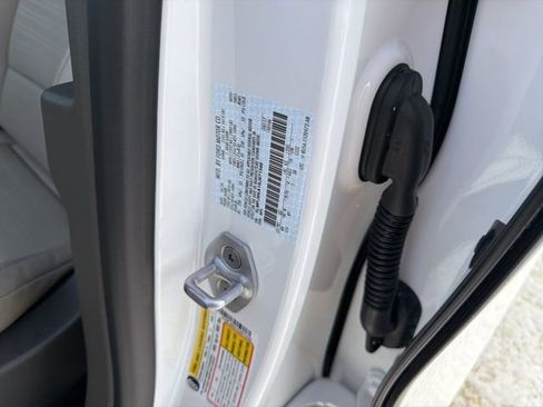 Used 2025 Lincoln Nautilus Reserve image 38