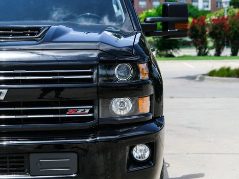 Used 2019 Chevrolet Silverado 2500 LTZ w/ Duramax Plus Package AWD/4WD image 7