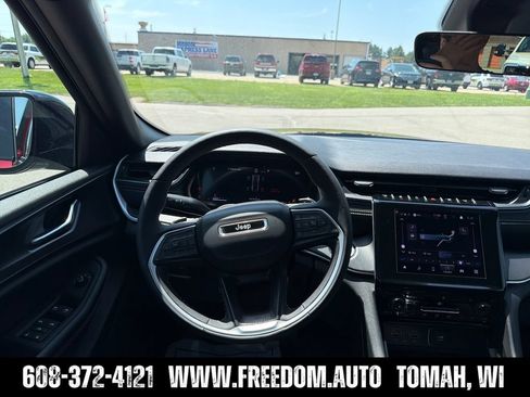 Used 2025 Jeep Grand Cherokee Altitude AWD/4WD image 13