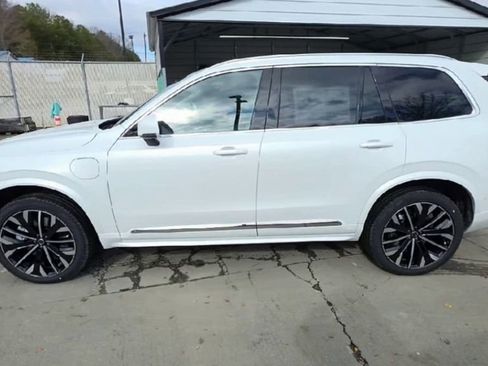 New 2026 Volvo XC90 T8 Ultra w/ Protection Package Premier image 9