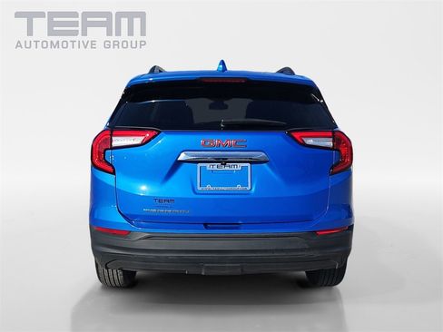 Used 2024 GMC Terrain SLE w/ Driver Convenience Package image 6