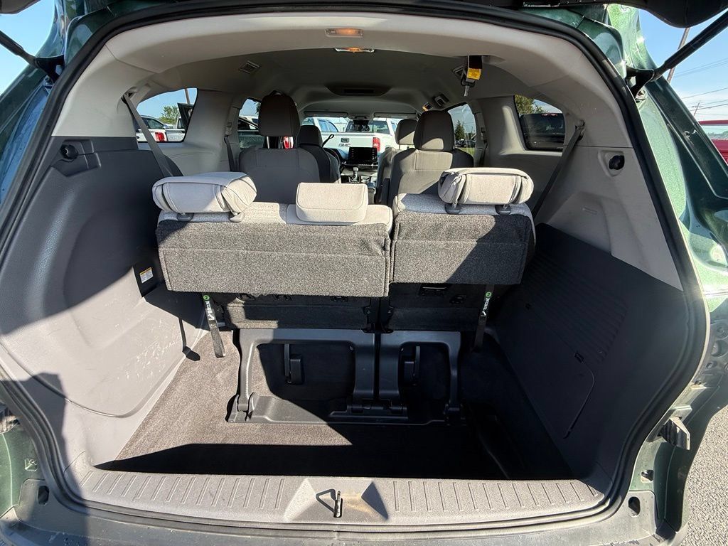 Used 2023 Toyota Sienna LE FWD image 10