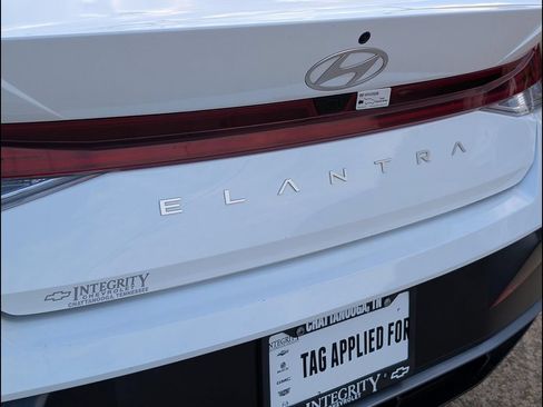 Used 2025 Hyundai Elantra SEL FWD image 23
