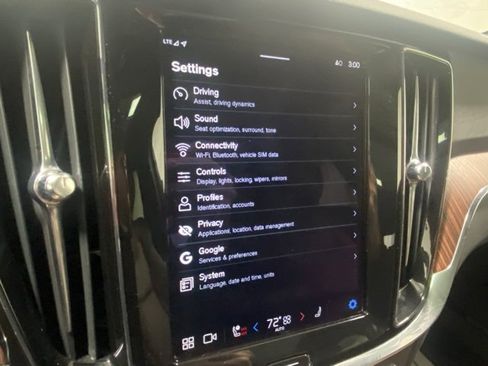 Used 2024 Volvo V60 B5 Cross Country Plus image 24