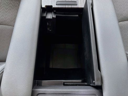 Used 2023 Toyota Sienna Limited FWD image 37