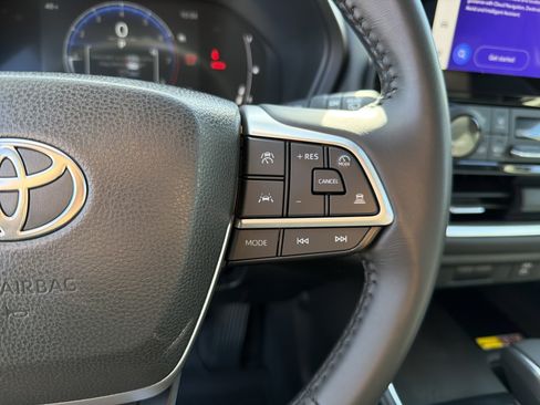 Certified 2025 Toyota Grand Highlander XLE image 11