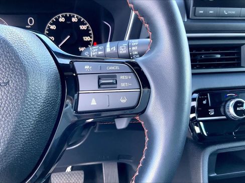Used 2025 Honda Pilot Sport image 22