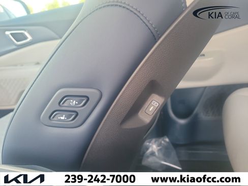 New 2026 Kia Carnival EX FWD image 16