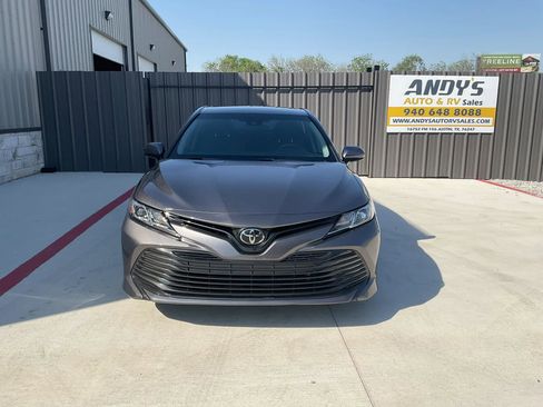 Used 2018 Toyota Camry LE image 1