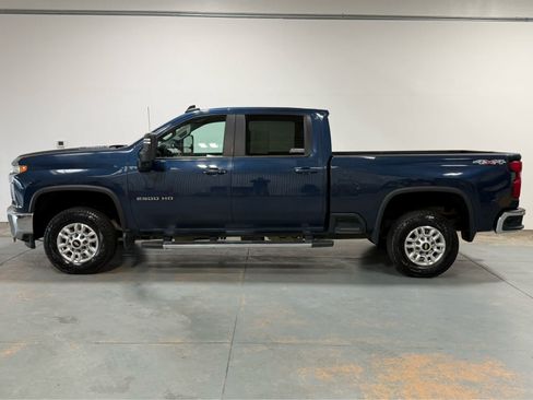 Used 2022 Chevrolet Silverado 2500 LT w/ Convenience Package AWD/4WD image 2