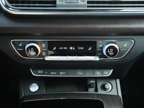 Used 2023 Audi Q5 2.0T Premium w/ Convenience Package image 30