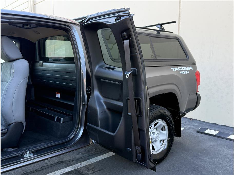 Used 2017 Toyota Tacoma SR AWD/4WD image 16