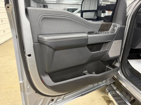 Used 2024 Ford F250 Lariat w/ Chrome Package image 31