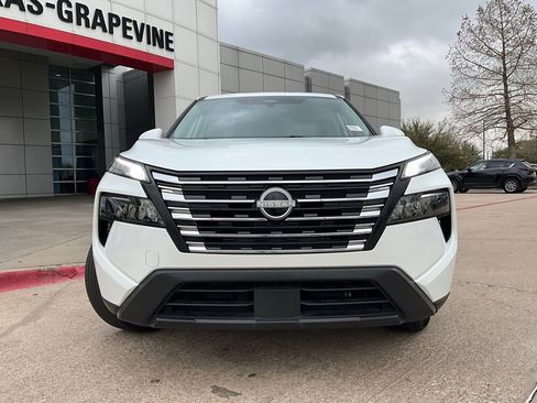 Used 2025 Nissan Rogue SV image 3