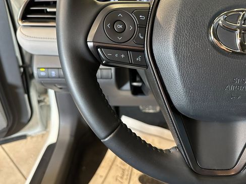 Used 2022 Toyota Camry SE image 9