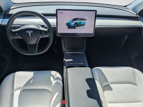Used 2024 Tesla Model Y Long Range AWD/4WD image 18