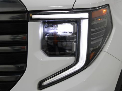 Used 2022 GMC Sierra 1500 AT4 w/ AT4 Premium Package image 12