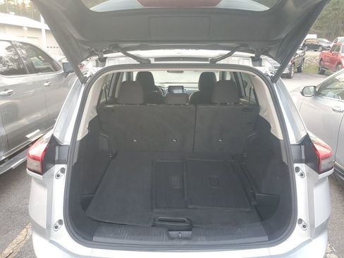 Used 2024 Nissan Rogue SV image 8