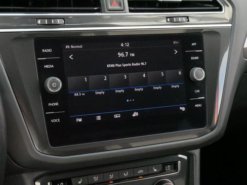 Used 2018 Volkswagen Tiguan SE w/ Panoramic Sunroof Package AWD/4WD image 22