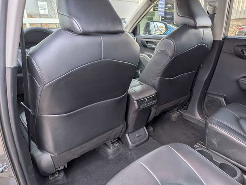 Used 2021 Toyota Highlander XLE AWD/4WD image 17