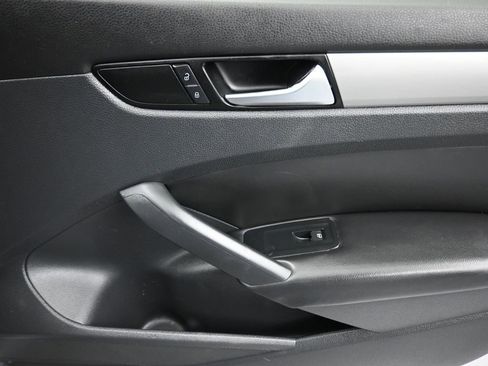 Used 2014 Volkswagen Passat 1.8T Wolfsburg Edition image 36